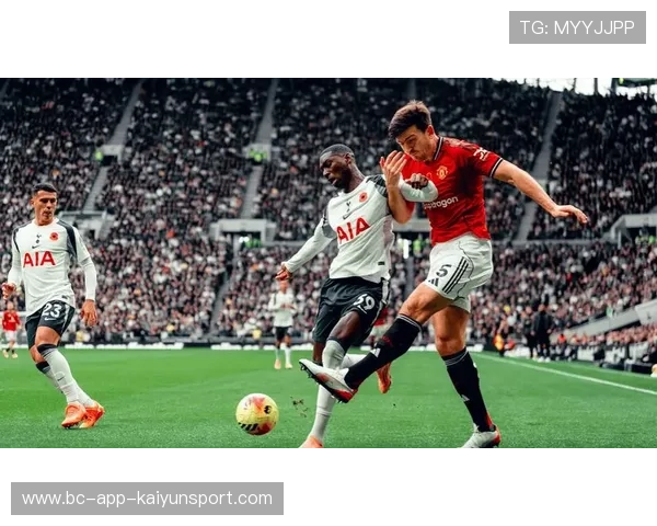 英超-迪亚洛绝平 曼联2分钟内丢2球2-2森林结束三连胜，迪亚曼蒂足球